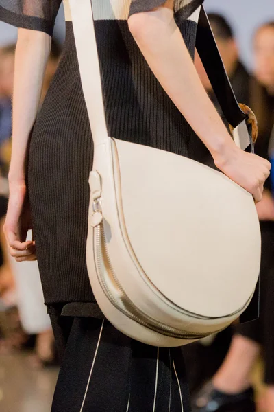 Look 11